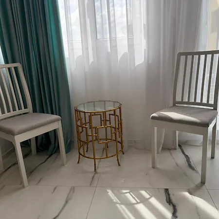 Iris Apartment *